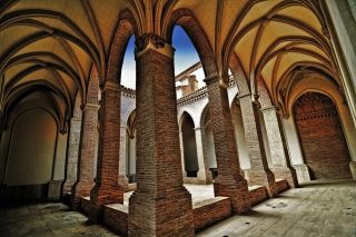 Claustro_mudejar_de_la_iglesia_de_San_Pedro_(Teruel)